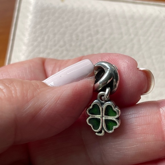 Pandora's 4 leaf clover "Good Luck" charm - RETIRED - Picture 1 of 8